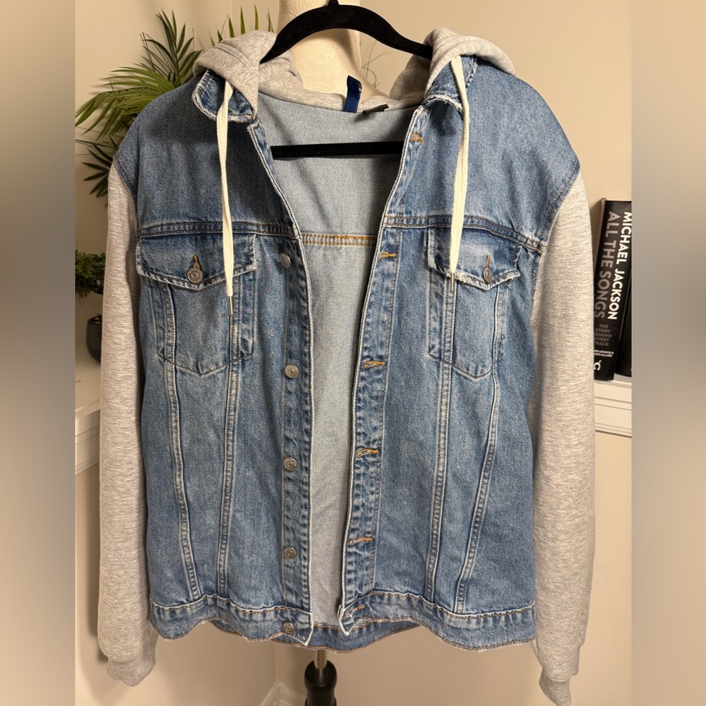 H&M Divided Denim Hoodie Jean Jacket Size L